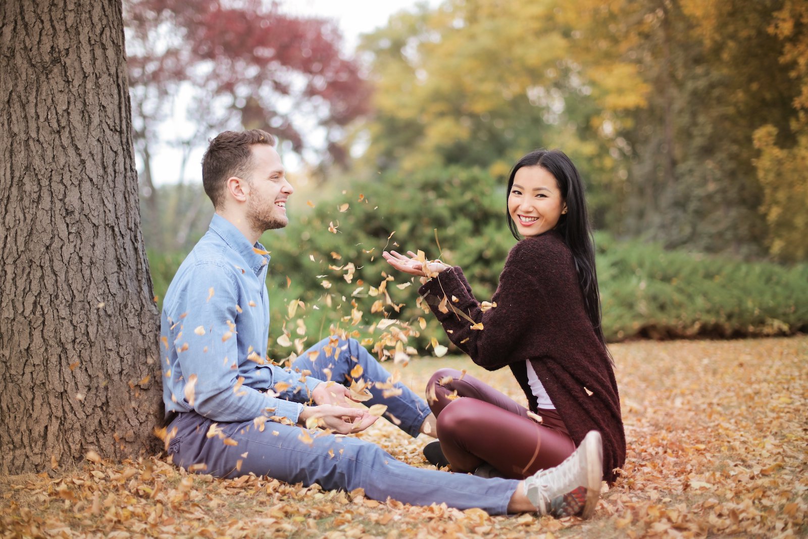 Relationship story. Мальчик ведет блог.